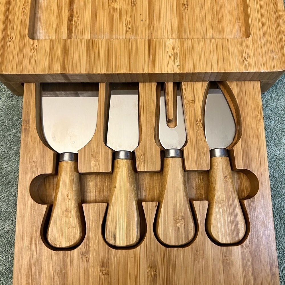 Food Network Bamboo Cheese Set With Knife
Drawer